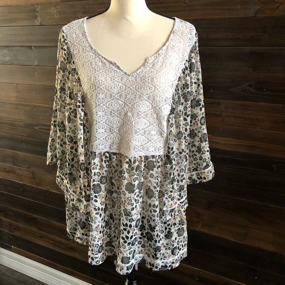 Torrid Chiffon Floral Lace Yoke Blouse Size 2